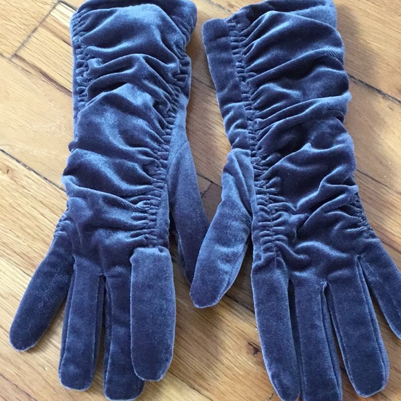 Accessories - 4/$12 Thinsulate velvet gloves